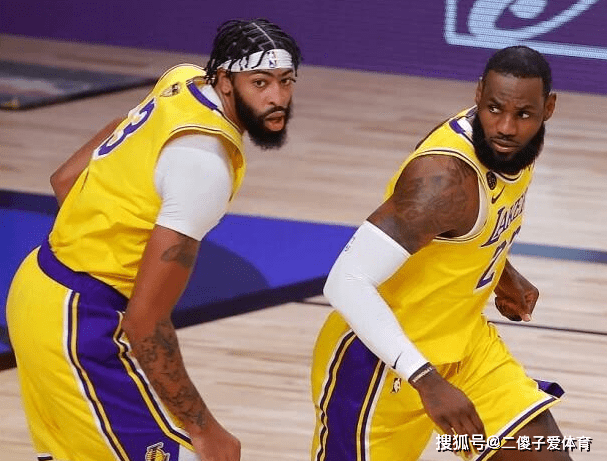 NBA湖人终场争议三分绝杀快船，终结对手七连胜登顶西部引热议